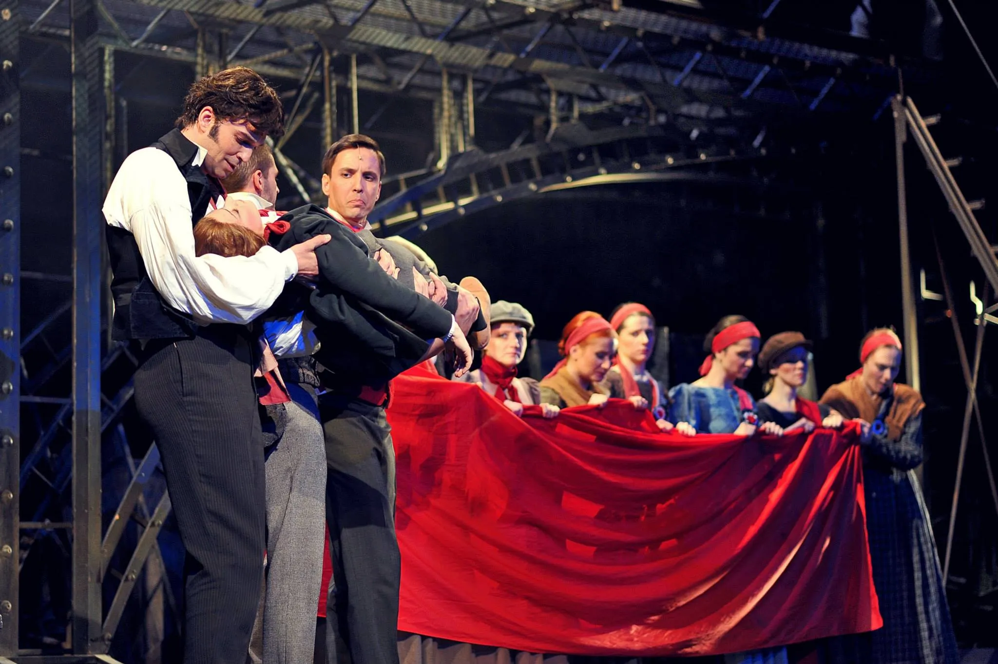 Set design and staging of Les Misérables